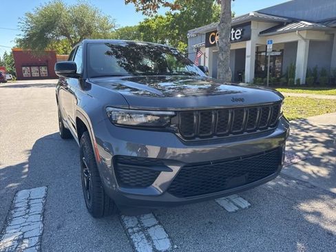 Used 2024 Jeep Grand Cherokee Altitude RWD image 2