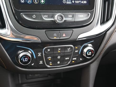 Used 2022 Chevrolet Equinox Premier FWD image 30