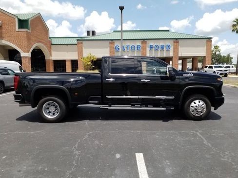 Used 2025 Chevrolet Silverado 3500 High Country w/ High Country Premium Package AWD/4WD image 4