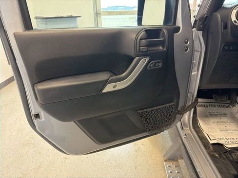 Used 2017 Jeep Wrangler Unlimited Rubicon w/ Connectivity Group AWD/4WD image 31