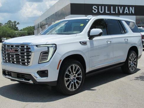 Used 2026 GMC Yukon Denali w/ Sun & Power Step Package AWD/4WD image 3