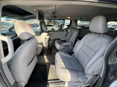Used 2017 Toyota Sienna XLE image 20