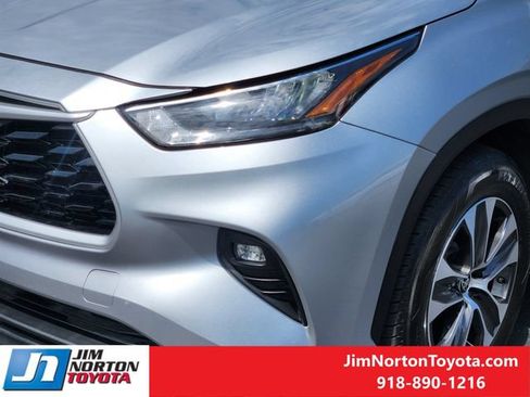 Used 2020 Toyota Highlander XLE FWD image 10
