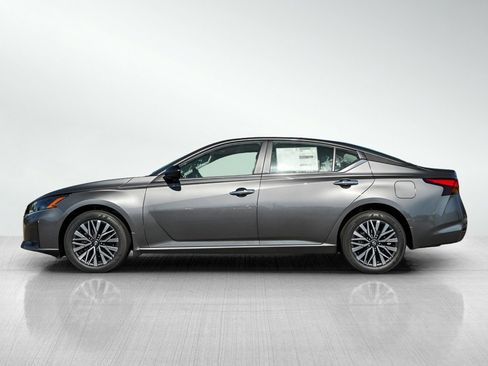 New 2025 Nissan Altima 2.5 SV image 4