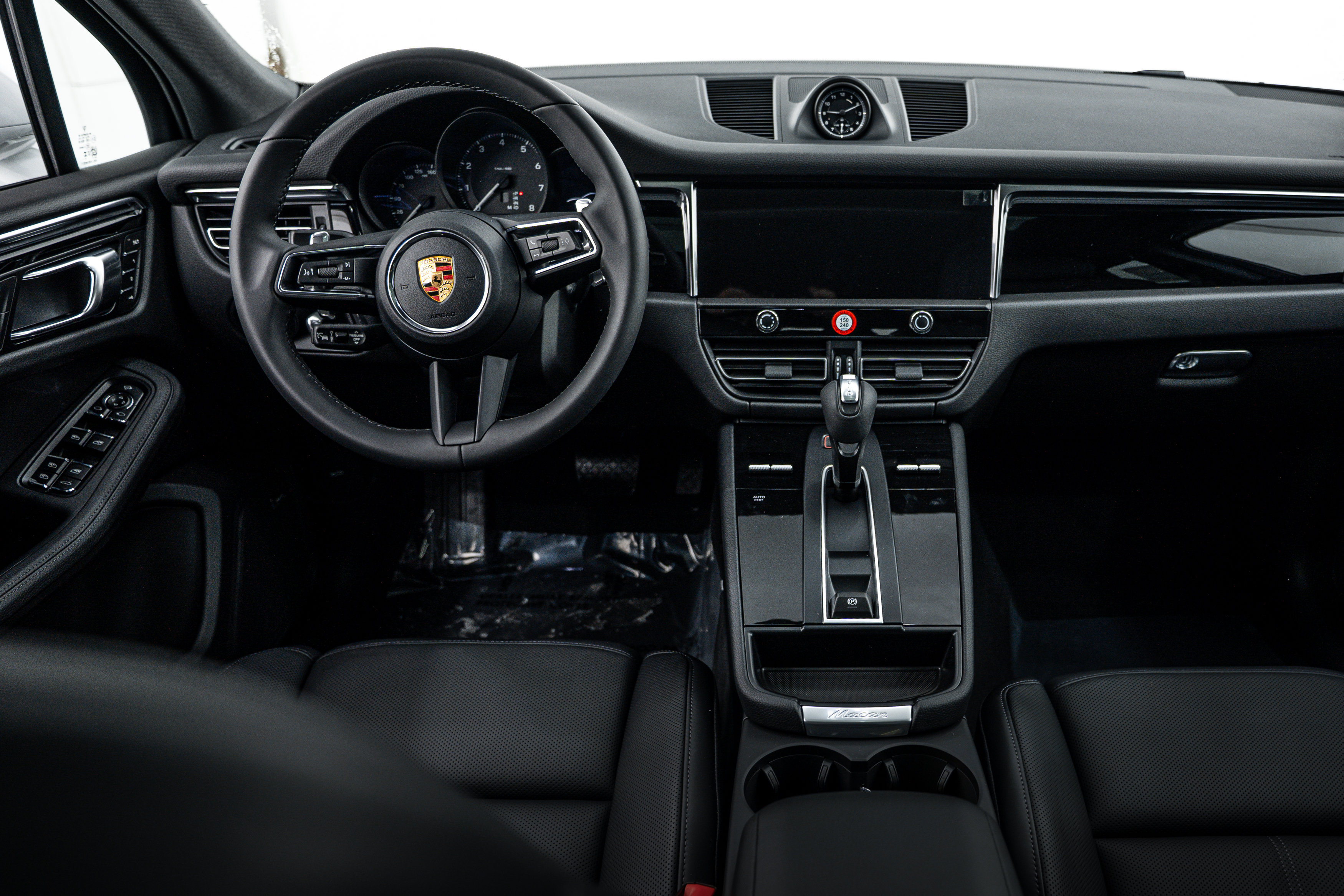 Certified 2026 Porsche Macan AWD/4WD image 13