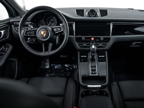 Certified 2026 Porsche Macan AWD/4WD image 13