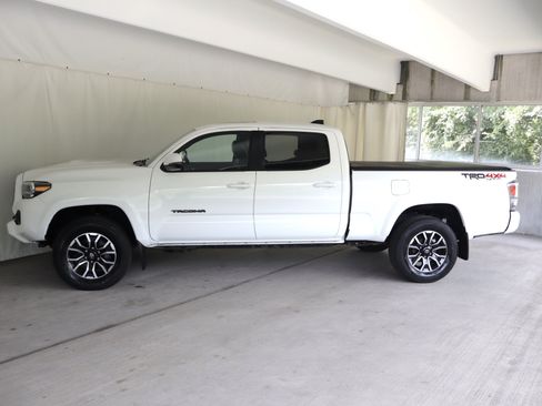 Used 2021 Toyota Tacoma TRD Sport w/ TRD Premium Sport Package AWD/4WD image 24