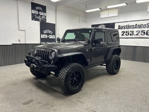 Used 2017 Jeep Wrangler Rubicon w/ Power Convenience Group AWD/4WD image 3