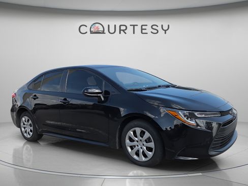 Certified 2023 Toyota Corolla LE FWD image 2