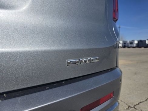 Used 2023 GMC Acadia Denali w/ Denali Technology Package image 5