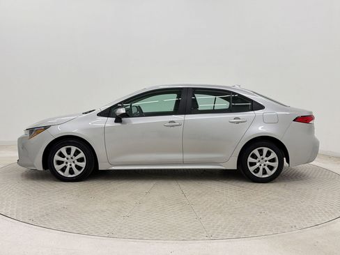 Used 2025 Toyota Corolla LE FWD image 2