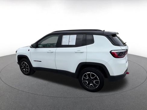 Used 2025 Jeep Compass Trailhawk AWD/4WD image 10