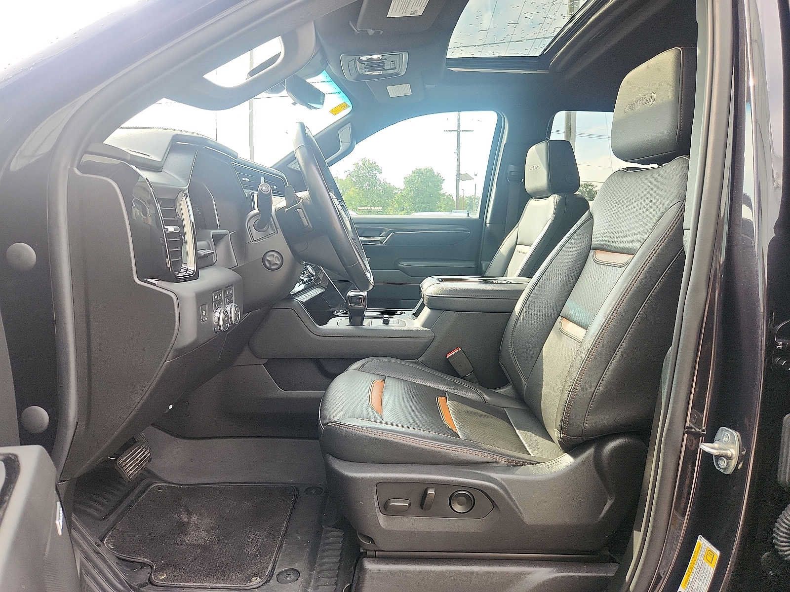 Used 2022 GMC Sierra 1500 AT4 w/ Technology Package AWD/4WD image 22