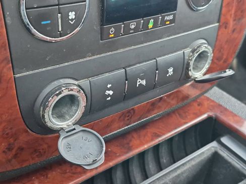 Used 2010 Chevrolet Suburban LTZ AWD/4WD image 33