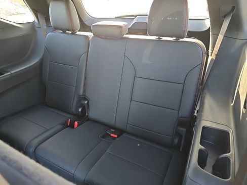 Used 2025 Chevrolet Traverse RS image 17