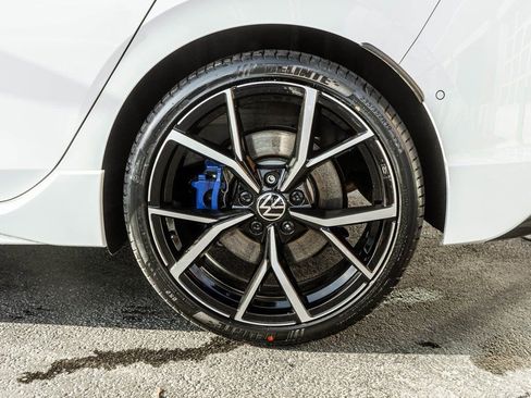 Used 2024 Volkswagen Golf R image 34