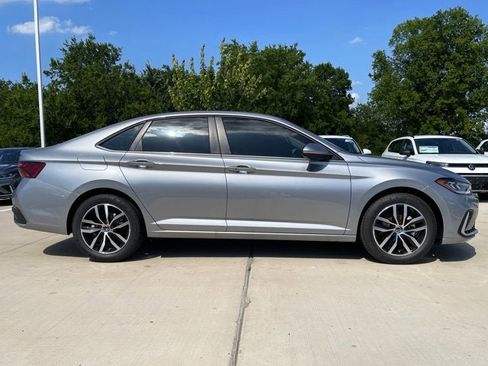 New 2025 Volkswagen Jetta SE image 9