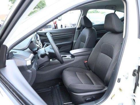 Used 2025 Nissan Altima 2.5 SV FWD image 8