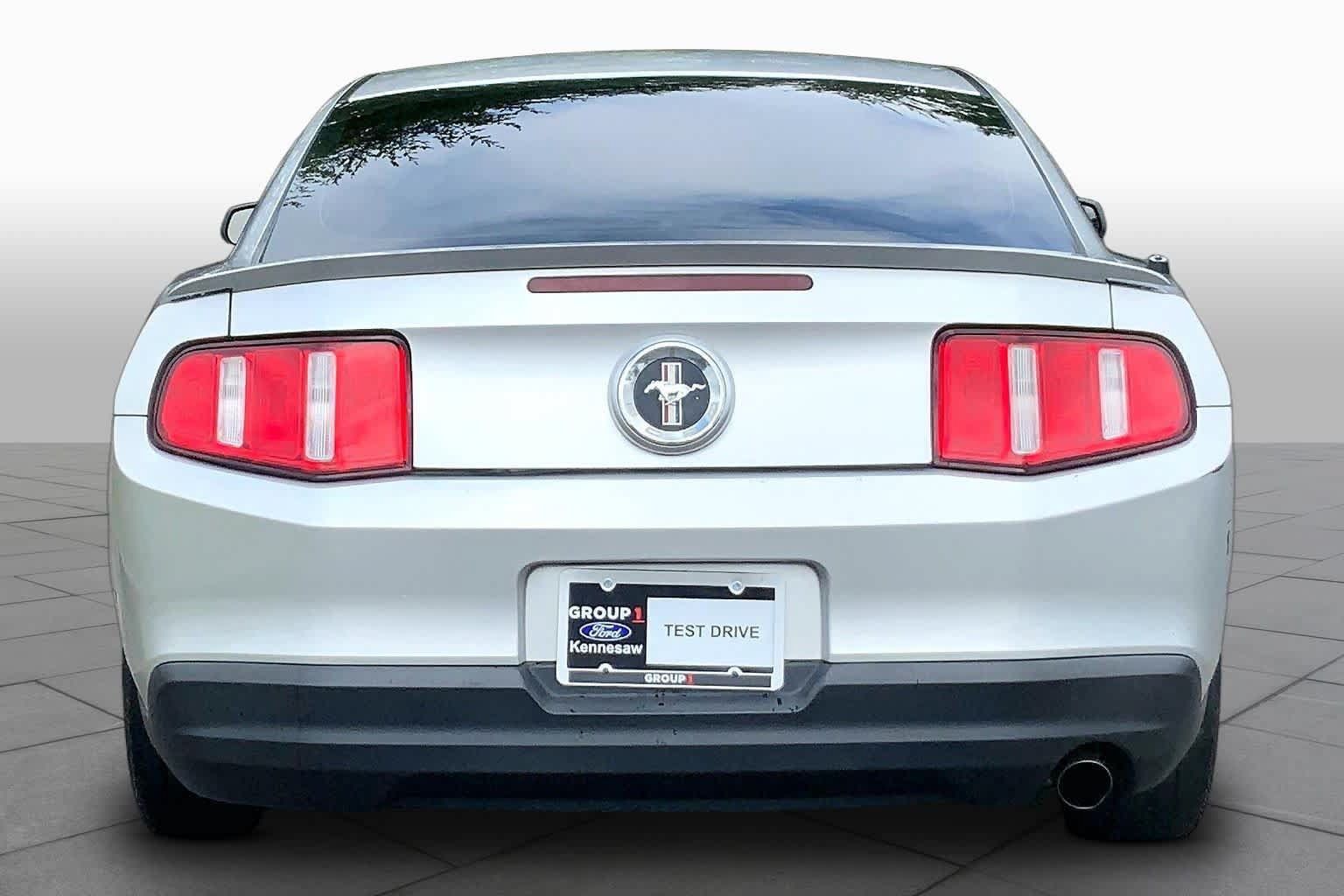 Used 2010 Ford Mustang Premium RWD image 4
