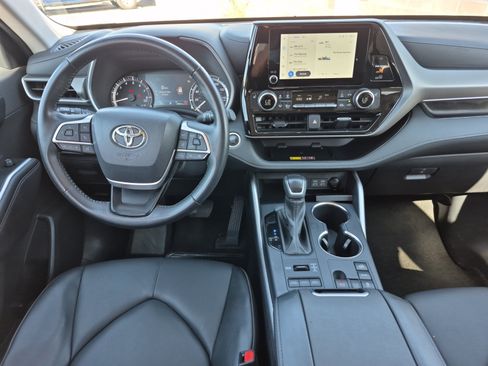 Certified 2025 Toyota Highlander XLE AWD/4WD image 18