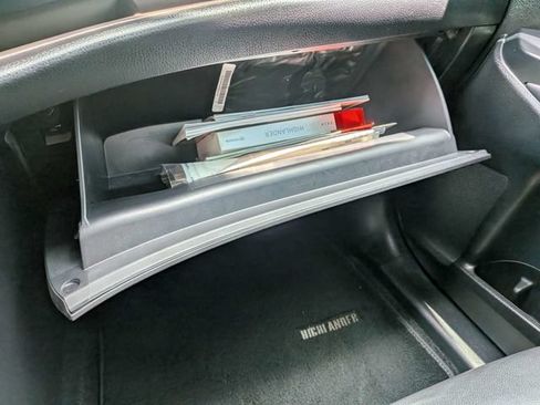 Used 2019 Toyota Highlander XLE FWD image 27