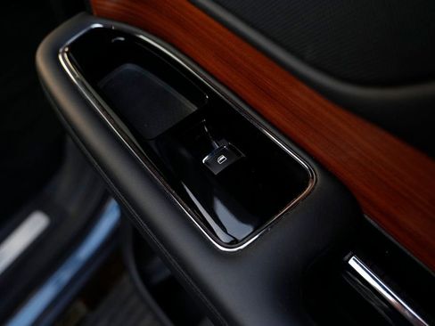 Used 2019 Lincoln Navigator Select image 40