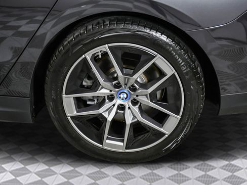 Used 2025 BMW i5 xDrive40 w/ Premium Package image 34