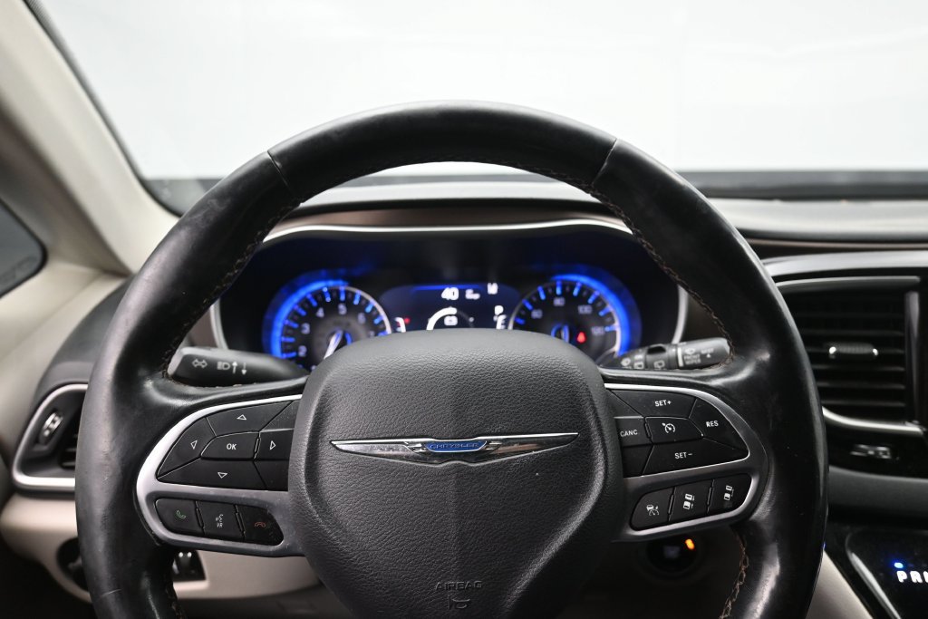 Used 2019 Chrysler Pacifica Touring-L w/ Advanced Safetytec Group FWD image 13