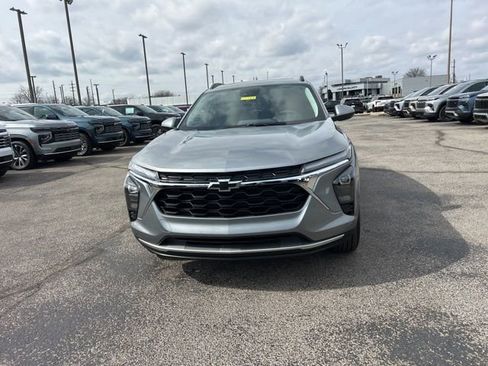 New 2026 Chevrolet Trax LT w/ Sunroof Package image 8