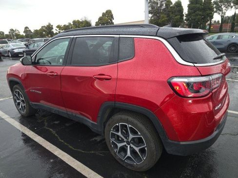 Used 2025 Jeep Compass Limited image 5