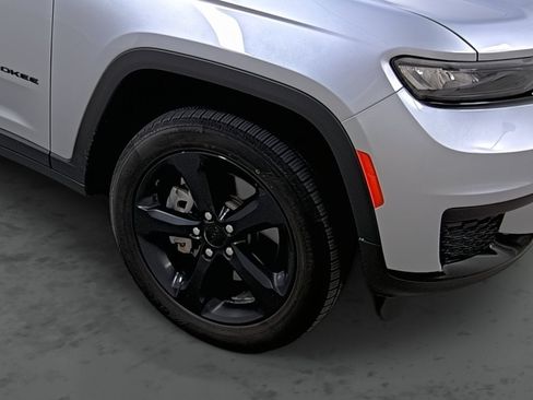 Used 2023 Jeep Grand Cherokee L Laredo AWD/4WD image 14
