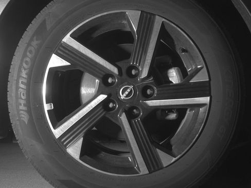 Used 2025 Nissan Sentra SV FWD image 13