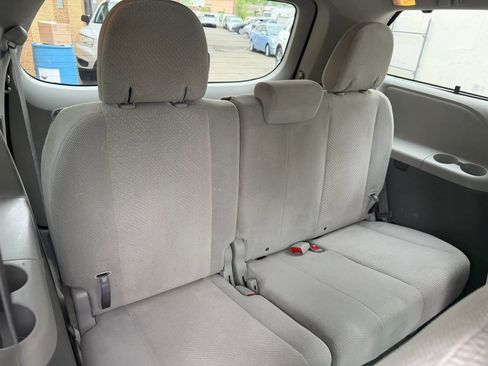 Used 2014 Toyota Sienna LE FWD image 28