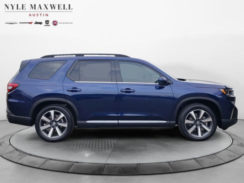 Used 2025 Honda Pilot Touring image 17
