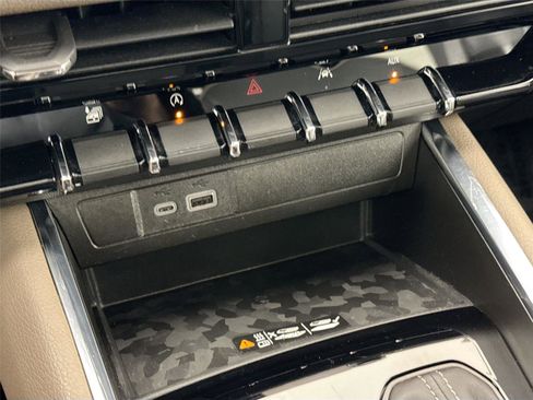 Used 2023 GMC Canyon Denali image 28