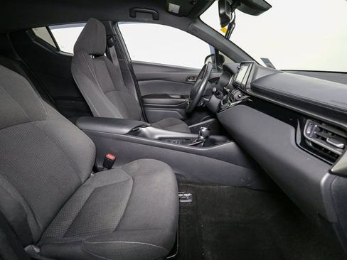 Used 2018 Toyota C-HR XLE image 15