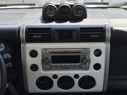 Used 2013 Toyota FJ Cruiser 4WD w/ Convenience Pkg image 23