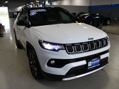 Used 2023 Jeep Compass Limited AWD/4WD image 3