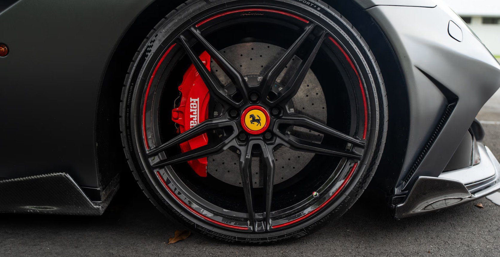 Used 2014 Ferrari F12 Berlinetta RWD image 5