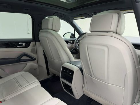 Used 2019 Porsche Cayenne AWD/4WD image 17