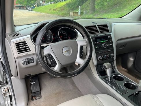 Used 2011 Chevrolet Traverse LT w/ LPO, 'HIT The Road' Package FWD image 9