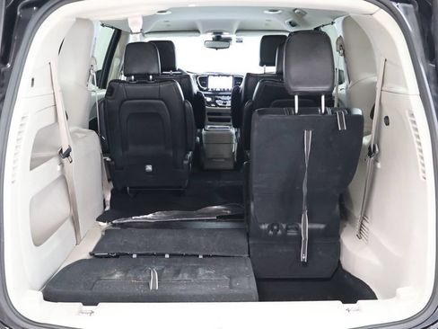 Used 2024 Chrysler Pacifica Touring-L FWD image 34