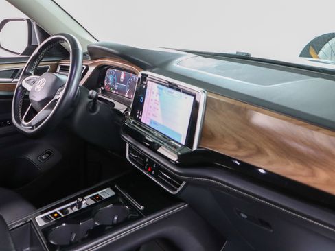 Used 2024 Volkswagen Atlas SE image 26