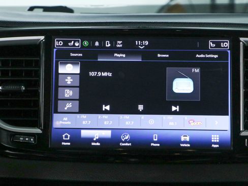 Used 2024 Chrysler Pacifica Touring-L FWD image 19