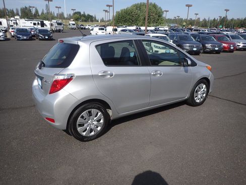 Used 2012 Toyota Yaris LE FWD image 5