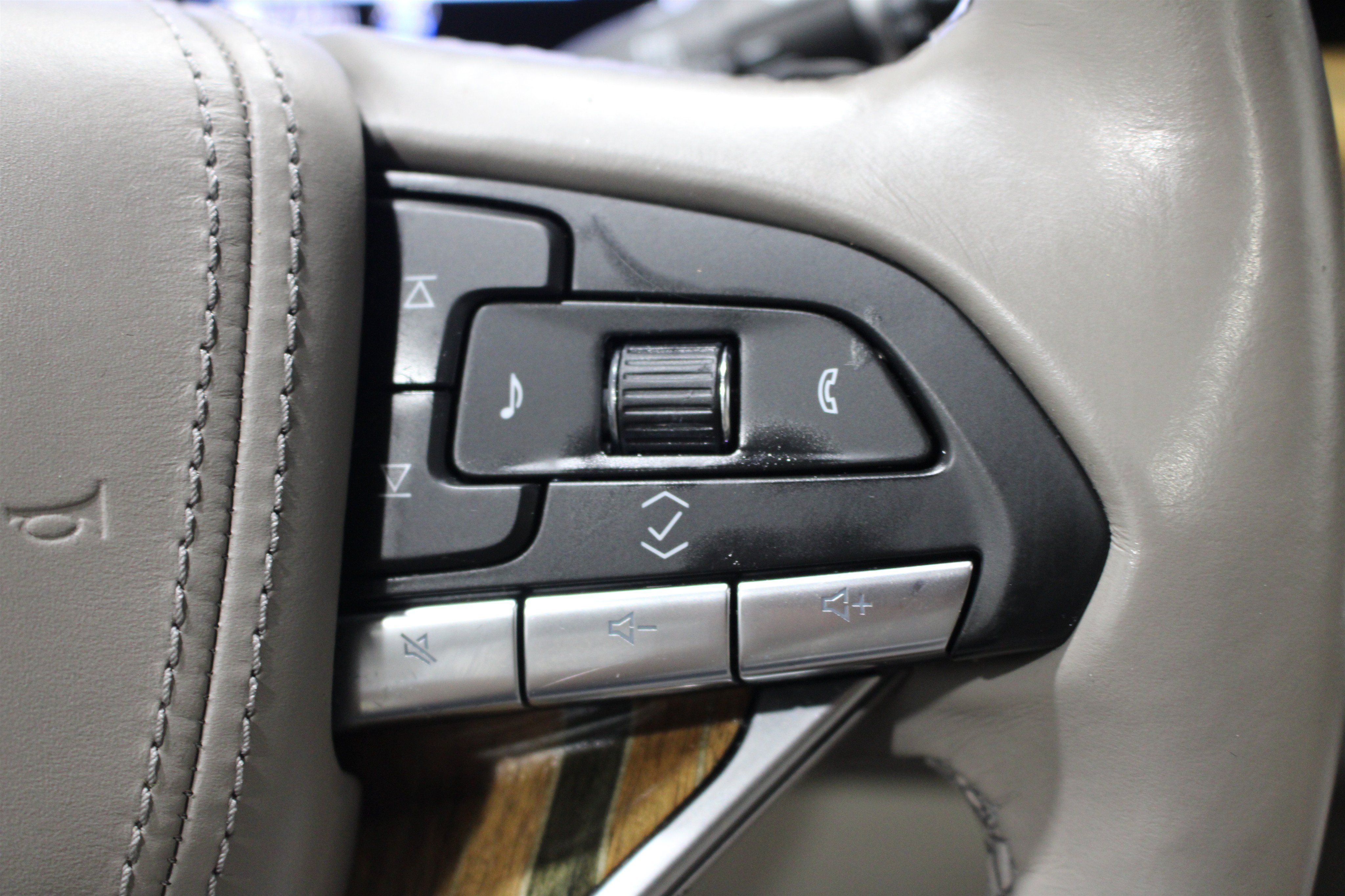 Used 2023 Cadillac Escalade Sport Platinum AWD/4WD image 13
