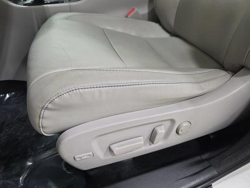 Used 2018 Toyota Highlander XLE w/ Protection Package #3 AWD/4WD image 29