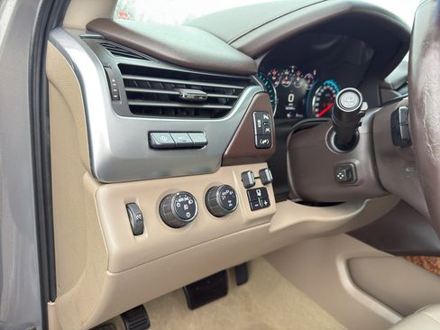 Used 2017 Chevrolet Suburban Premier AWD/4WD image 14