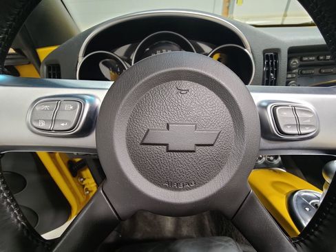 Used 2004 Chevrolet SSR w/ Preferred Equipment Group RWD image 29