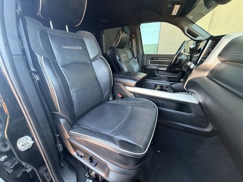 Used 2019 RAM 2500 Laramie w/ Black Appearance Package AWD/4WD image 24